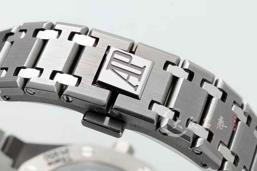 ZF廠愛彼皇家橡樹系列15202IP.OO.1240IP.01鈦金屬（39mm） 第9张