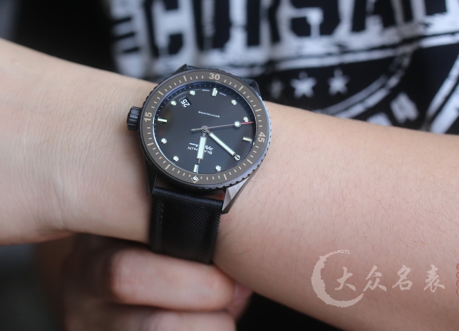 寶珀五十噚系列5000-0130-B52A全陶瓷手表銷售（43 mm） 第3张