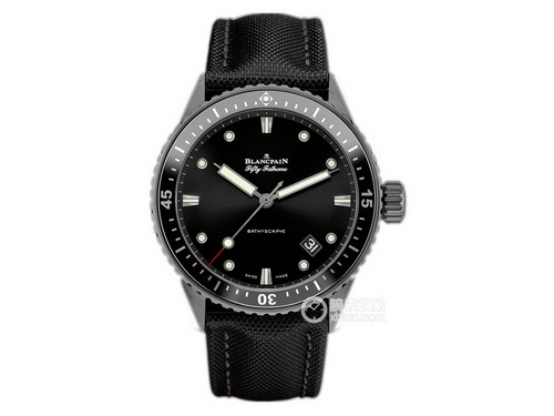 寶珀五十噚系列5000-0130-B52A全陶瓷手表銷售(43 mm) 寶珀五十噚系列5000-0130-B52A全陶瓷手表銷售(43 mm)