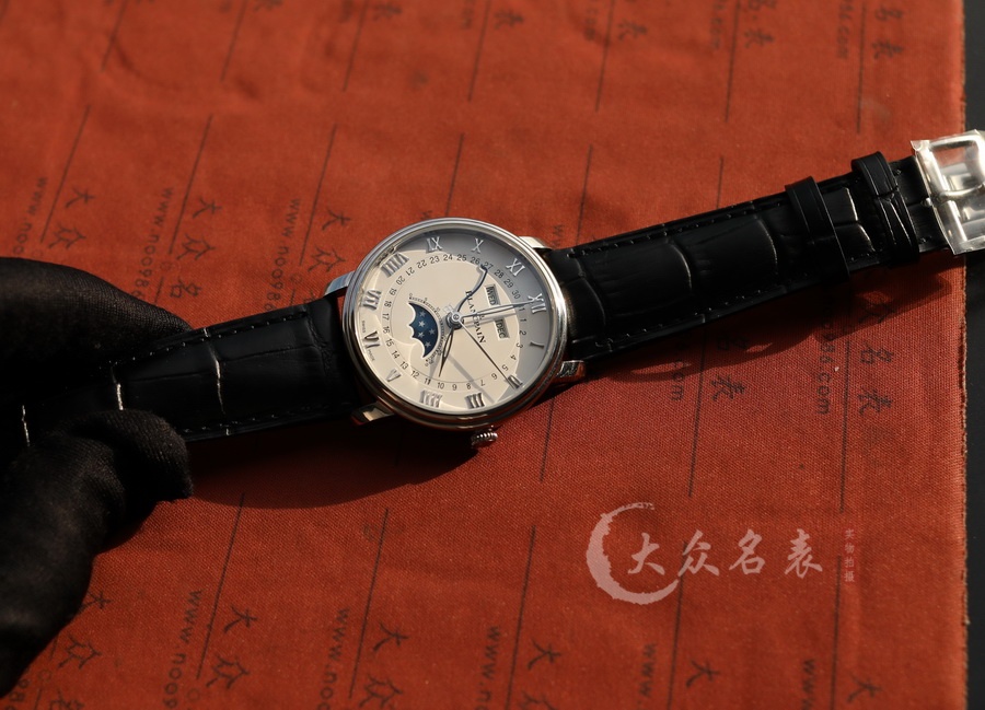 APS廠寶珀經典系列6654A-1127-55B腕表（40mm） 第4张