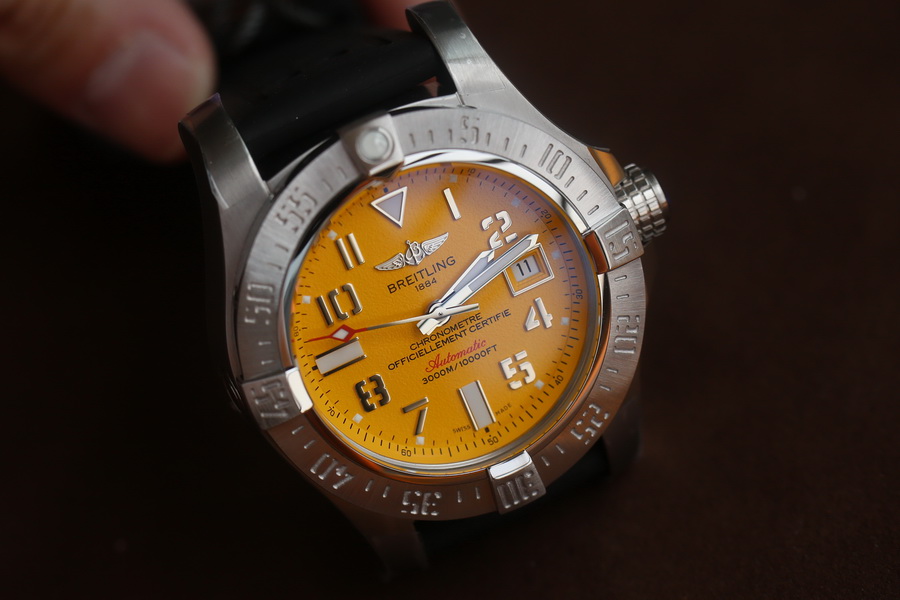 百年靈復仇者系列A17319101I2X1黃狼復刻表（45mm） 第6张
