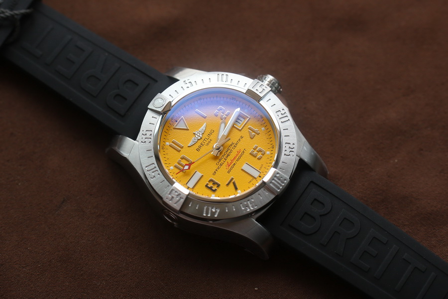 百年靈復仇者系列A17319101I2X1黃狼復刻表（45mm） 第5张