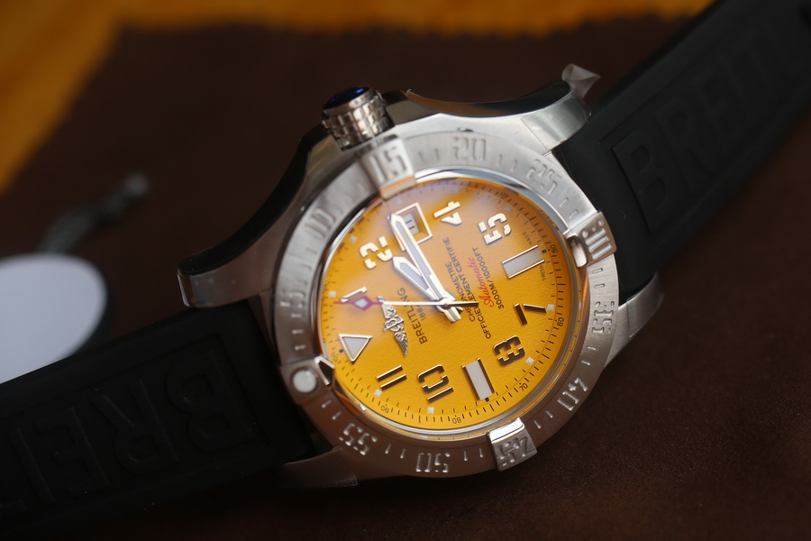 百年靈復仇者系列A17319101I2X1黃狼復刻表（45mm） 第4张