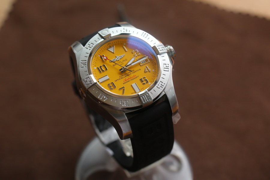 百年靈復仇者系列A17319101I2X1黃狼復刻表（45mm） 第1张