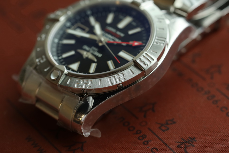 百年靈復仇者系列A17331101B1A1復刻表（45mm） 第4张