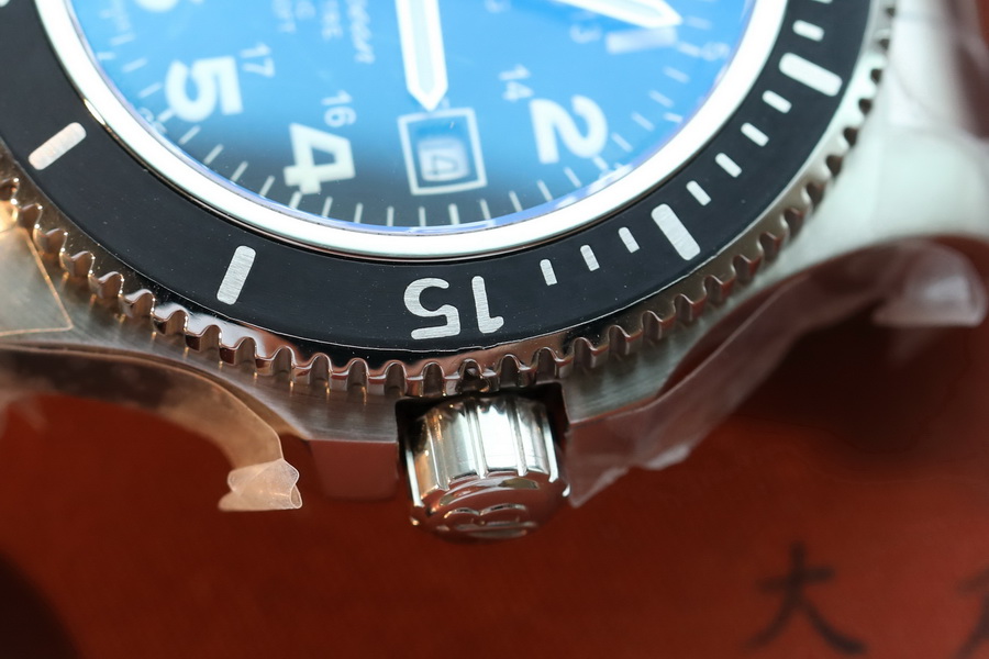頂級復刻百年靈超級海洋系列A17392D71B1A1腕表（44mm） 第5张
