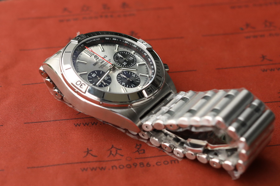 百年靈機械計時系列AB0134101G1A1復刻表銀面（42mm） 第5张