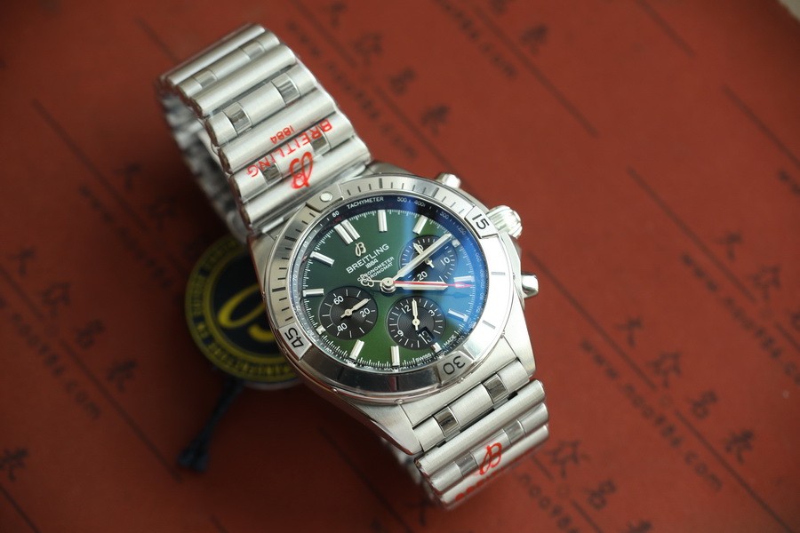 百年靈機械計時系列AB01343A1L1A1復刻表賓利綠（42mm） 第2张