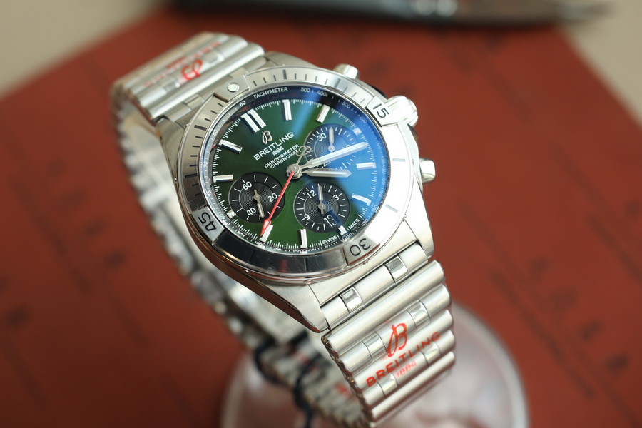 百年靈機械計時系列AB01343A1L1A1復刻表賓利綠（42mm） 第1张