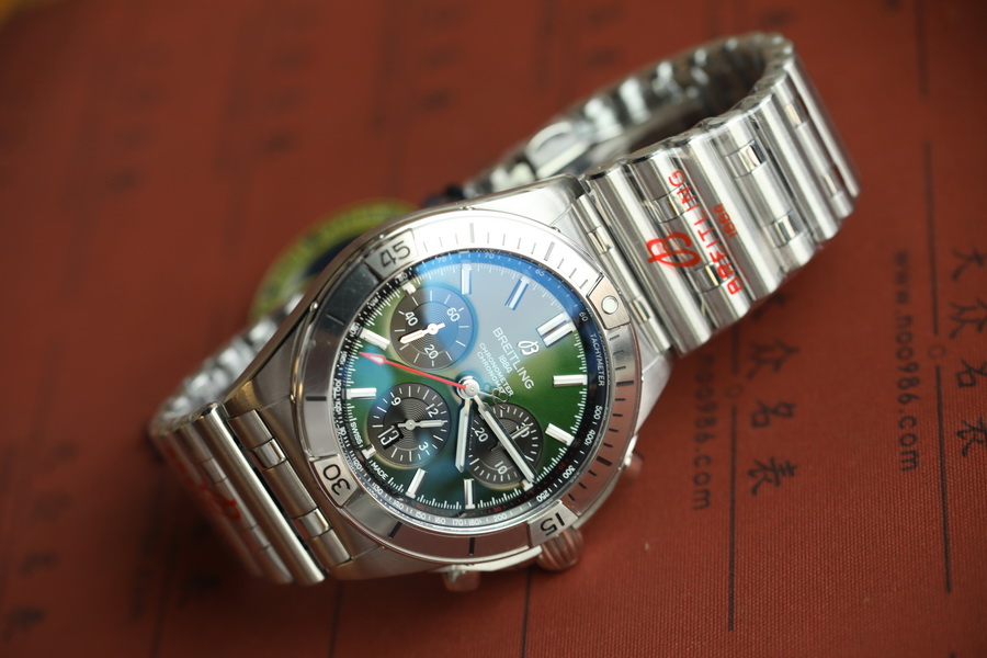 百年靈機械計時系列AB01343A1L1A1復刻表賓利綠（42mm） 第4张