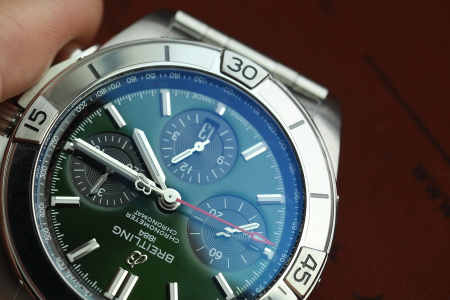 百年靈機械計時系列AB01343A1L1A1復刻表賓利綠（42mm） 第5张