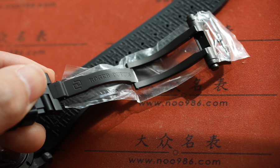 BBR廠羅傑杜彼王者系列DBEX0577碳纖維腕表（42mm） 第11张
