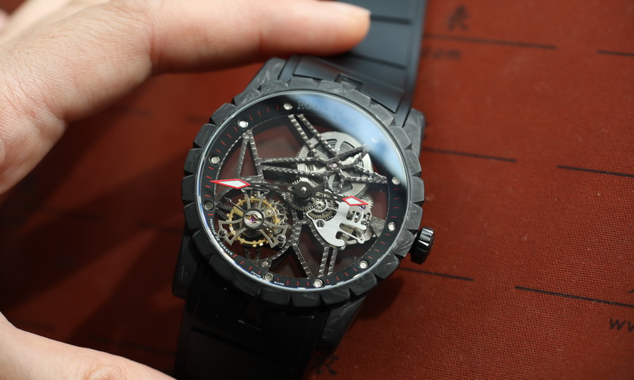 BBR廠羅傑杜彼王者系列DBEX0577碳纖維腕表（42mm） 第5张
