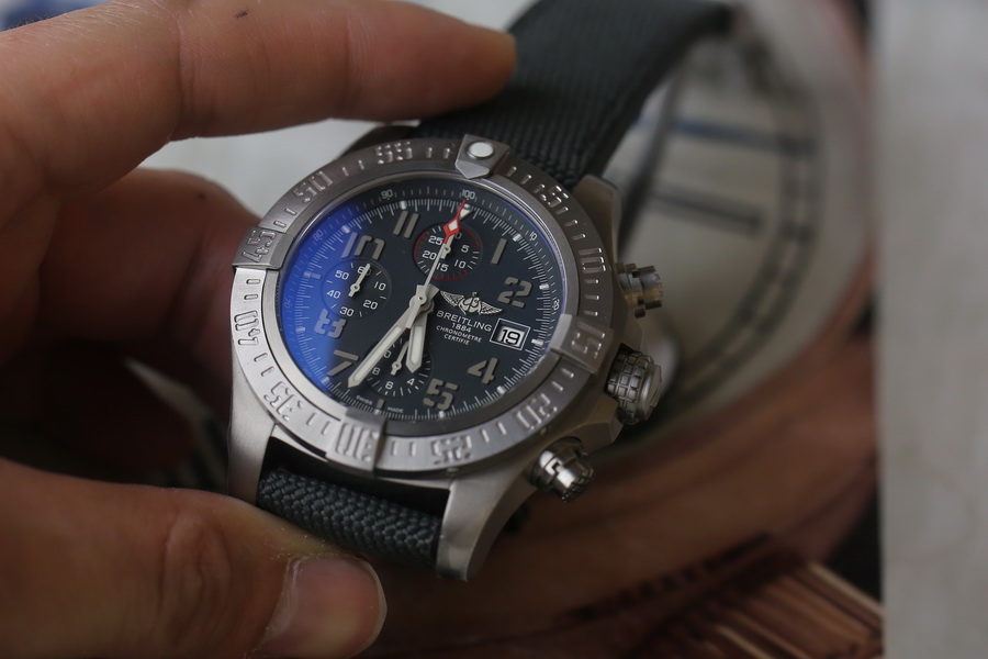 百年靈復仇者系列E1338310.M534.253S.E20DSA.2鈦金屬復刻表（45mm） 第5张