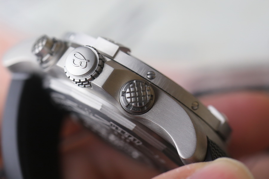 百年靈復仇者系列E1338310.M534.253S.E20DSA.2鈦金屬復刻表（45mm） 第10张