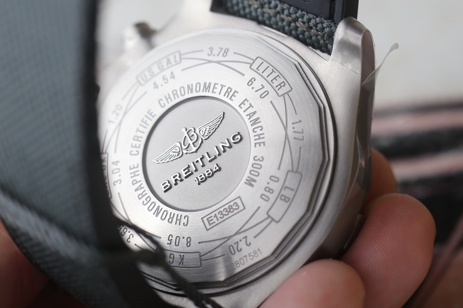 百年靈復仇者系列E1338310.M534.253S.E20DSA.2鈦金屬復刻表（45mm） 第9张
