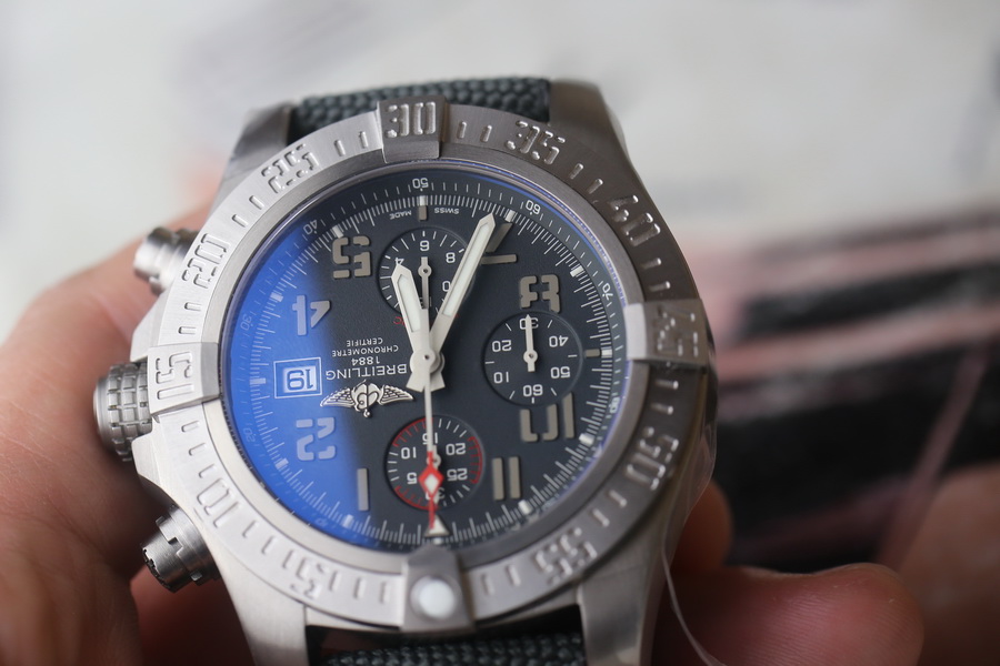 百年靈復仇者系列E1338310.M534.253S.E20DSA.2鈦金屬復刻表（45mm） 第8张