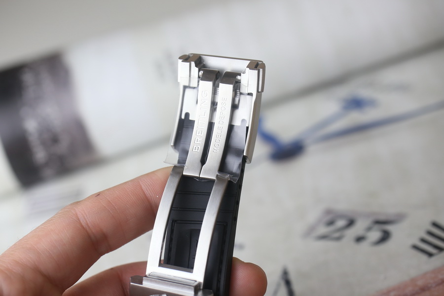 百年靈復仇者系列E1338310.M534.253S.E20DSA.2鈦金屬復刻表（45mm） 第14张