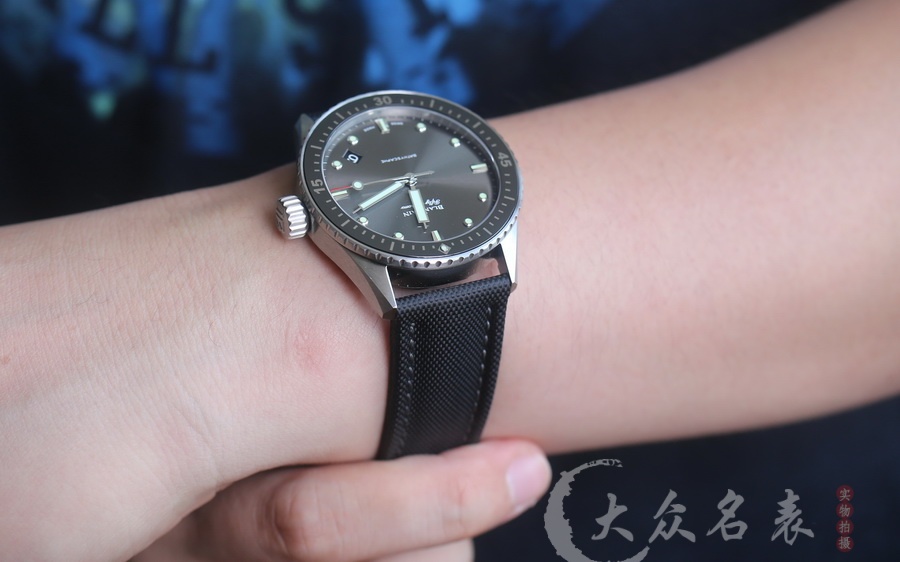 ZF廠寶珀五十噚系列5000-1110-B52A腕表(43mm) 第17张