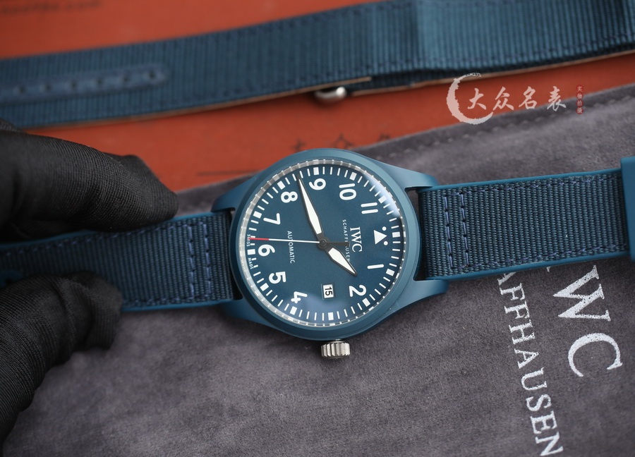 IWC萬國飛行員IW328101藍陶瓷復刻表（41mm） 第2张