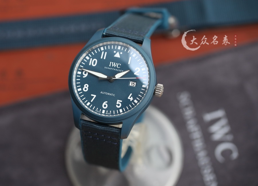 IWC萬國飛行員IW328101藍陶瓷復刻表（41mm） 第1张