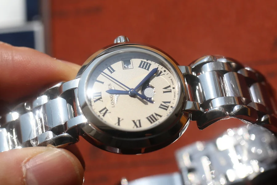 浪琴心月系列L8.115.4.71.6 月相女表(30.5mm) 第7张