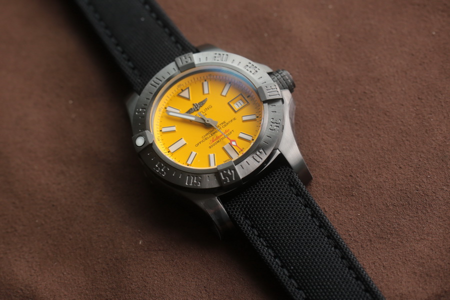 百年靈復仇者系列M17331E2.I530.109W.M20BASA.1黑鋼復刻表（45mm） 第3张