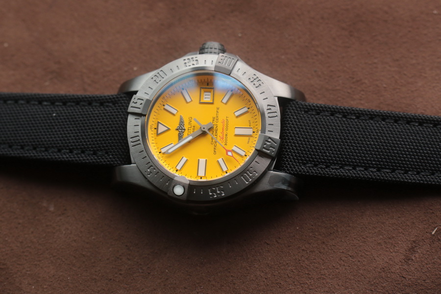 百年靈復仇者系列M17331E2.I530.109W.M20BASA.1黑鋼復刻表（45mm） 第5张
