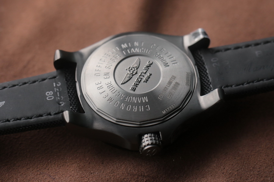 百年靈復仇者系列M17331E2.I530.109W.M20BASA.1黑鋼復刻表（45mm） 第8张