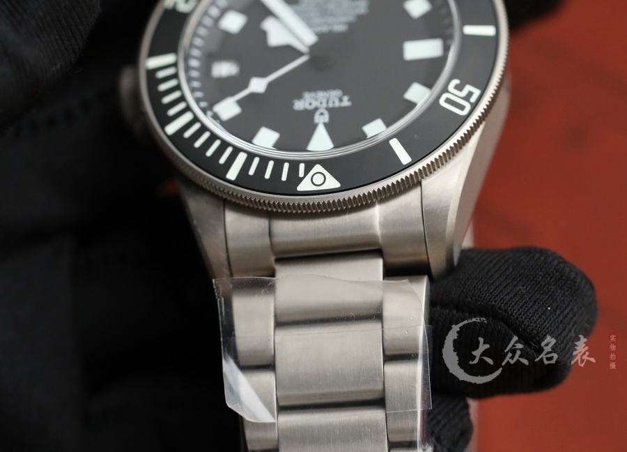 zf廠帝舵領潛型M25600TN-0001復刻表鈦金屬（42mm） 第8张