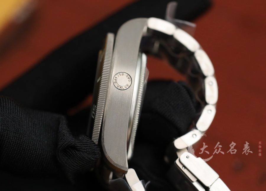 zf廠帝舵領潛型M25600TN-0001復刻表鈦金屬（42mm） 第11张