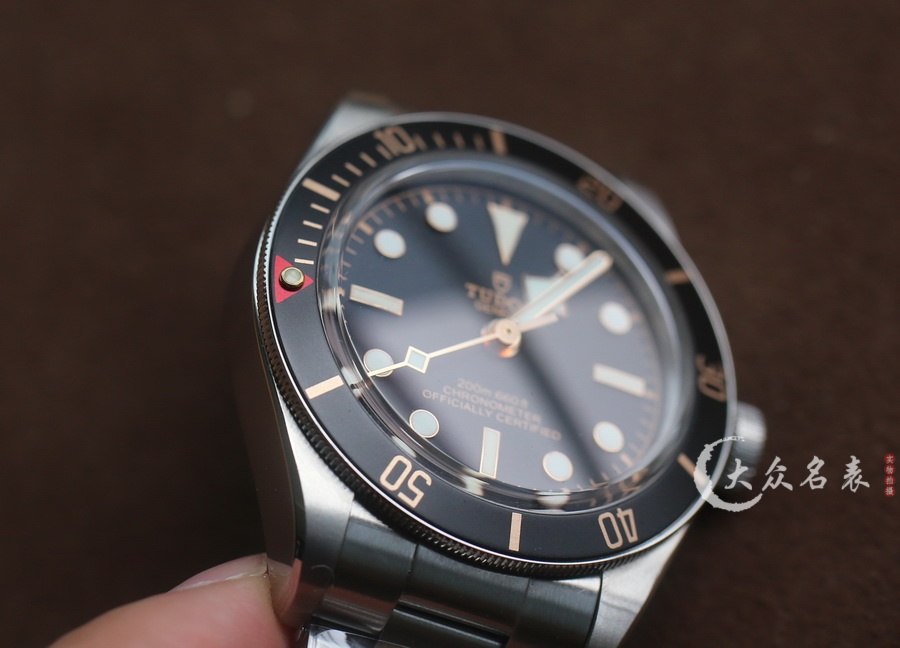 ZF廠帝舵碧灣M79030N-0001復刻表（39mm） 第4张