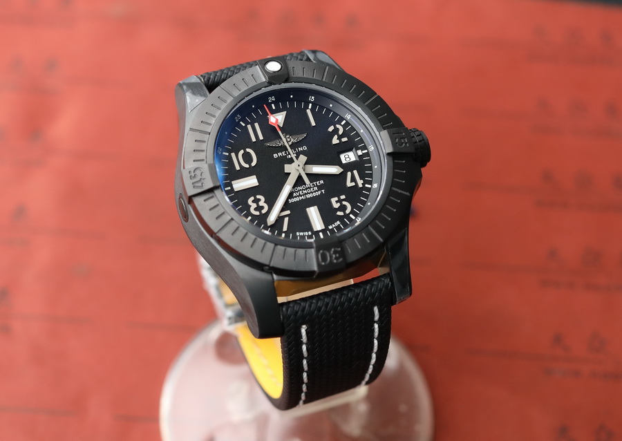百年靈復仇者系列V17319101B1X1復刻表介紹（45mm） 第1张