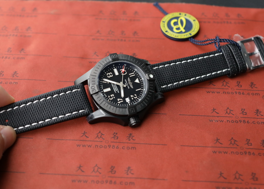 百年靈復仇者系列V17319101B1X1復刻表介紹（45mm） 第6张