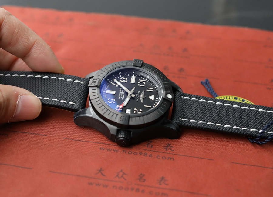 百年靈復仇者系列V17319101B1X1復刻表介紹（45mm） 第3张