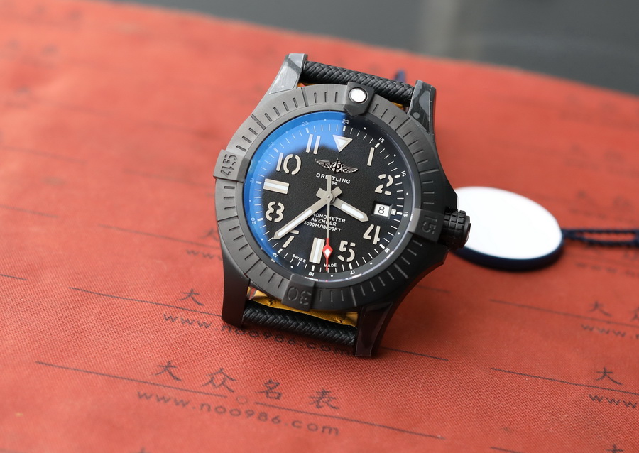 百年靈復仇者系列V17319101B1X1復刻表介紹（45mm） 第2张