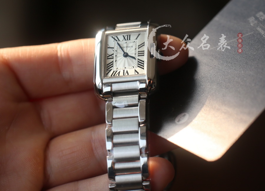 卡地亞法國坦克W5310022女士復刻表（30.2*22.7mm） 第2张