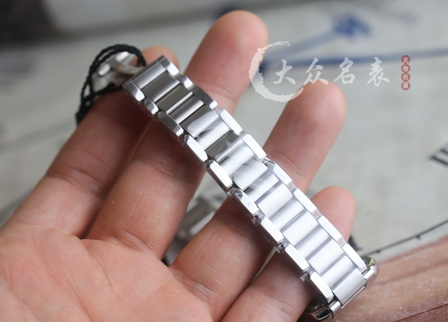 卡地亞法國坦克W5310022女士復刻表（30.2*22.7mm） 第12张