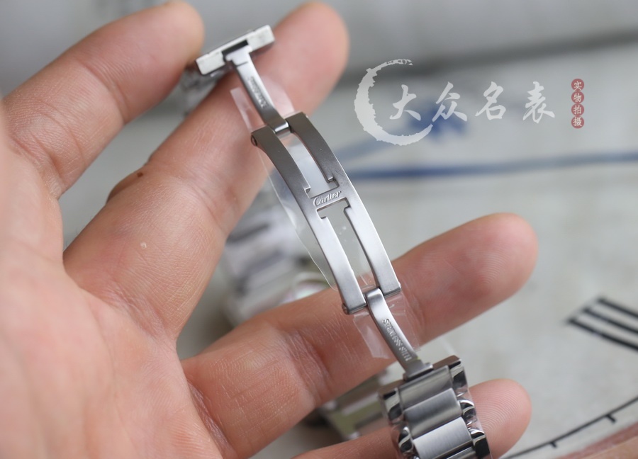 卡地亞法國坦克W5310022女士復刻表（30.2*22.7mm） 第15张