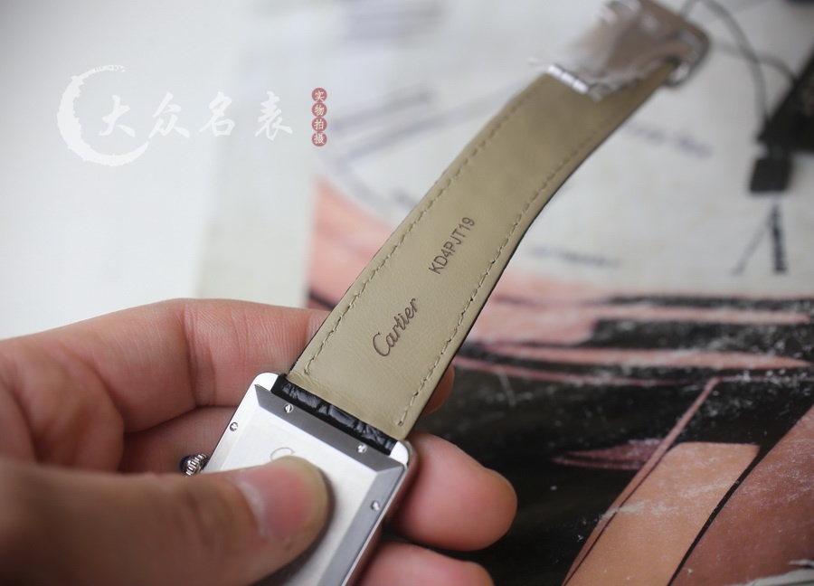 卡地亞坦克系列WSTA0029（超大號）復刻表（31 x 40.85mm） 第11张