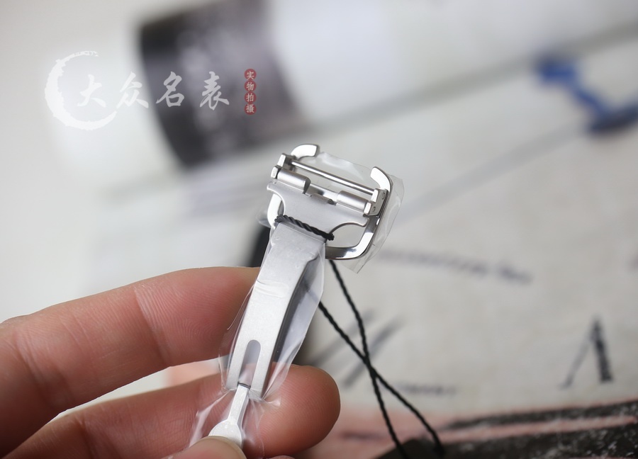 卡地亞坦克系列WSTA0029（超大號）復刻表（31 x 40.85mm） 第12张