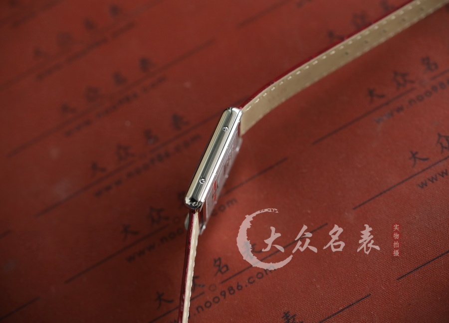 卡地亞坦克TANK MUST WSTA0054女裝復刻表（33.7 x 25.5mm） 第8张