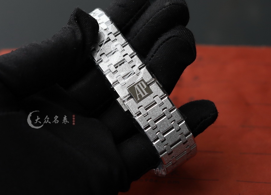 愛彼皇家橡樹15407BC.GG.1224BC.01滿天星復刻表（41mm） 第9张