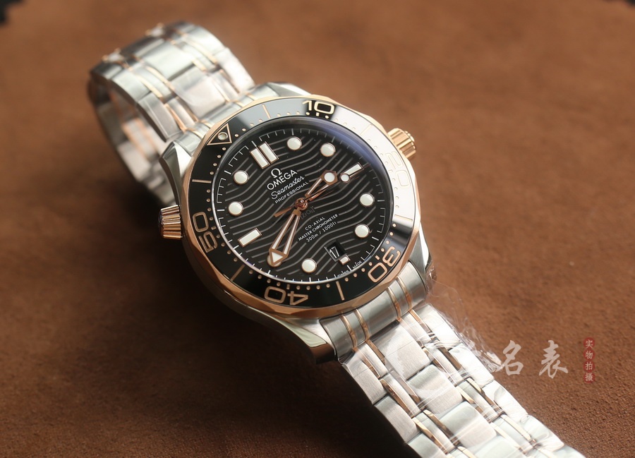 VS廠歐米茄海馬300 V4間金黑210.20.42.20.01.001（42mm） 第2张