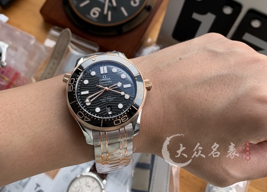 VS廠歐米茄海馬300 V4間金黑210.20.42.20.01.001（42mm） 第4张