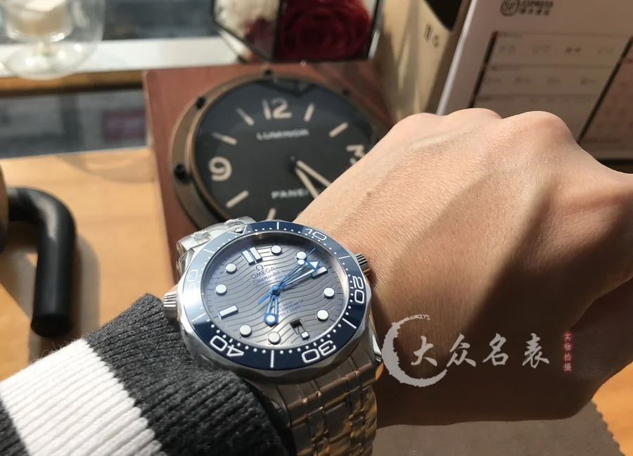 VS廠歐米茄海馬300 V4復刻表210.30.42.20.06.001(42mm)灰盤 第4张