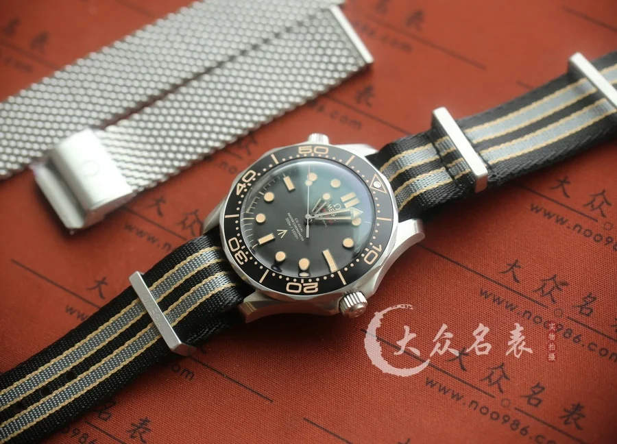 歐米茄海馬300 007無暇赴死 V4版210.90.42.20.01.001(42mm) 第2张