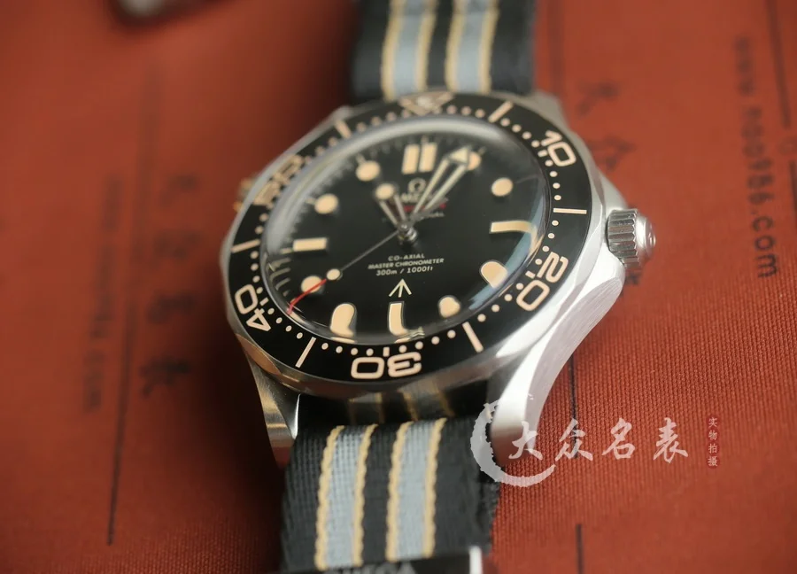歐米茄海馬300 007無暇赴死 V4版210.90.42.20.01.001(42mm) 第6张