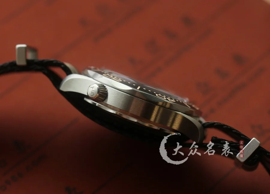 歐米茄海馬300 007無暇赴死 V4版210.90.42.20.01.001(42mm) 第11张