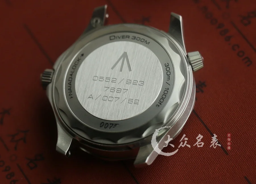歐米茄海馬300 007無暇赴死 V4版210.90.42.20.01.001(42mm) 第9张